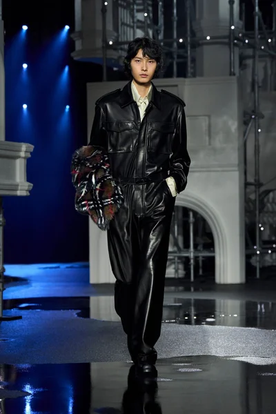 Look 17